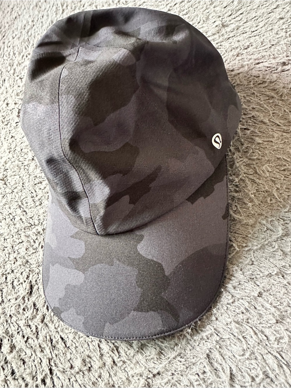 Lululemon Fast and Free Run Hat in grey camo print size S/M